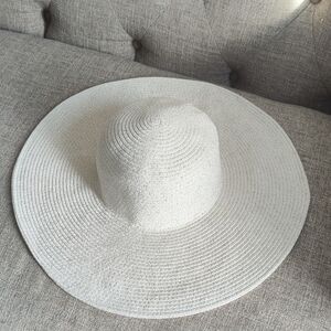 Adrienne Vittadini Classic White With Silver Sparkles Sun Hat